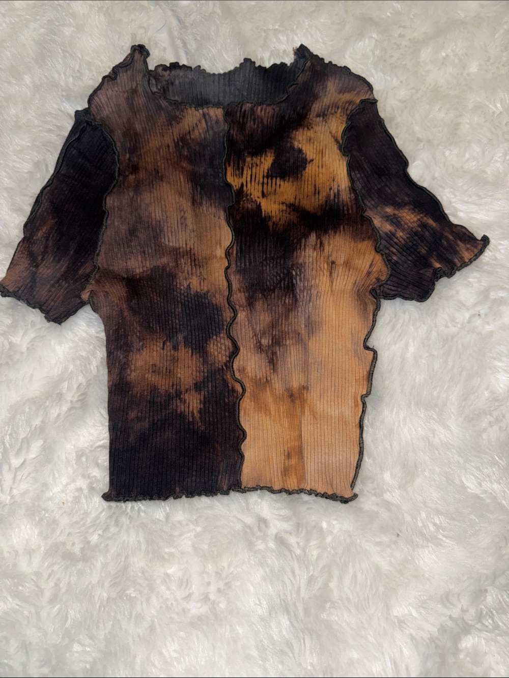 Ribbed Short Sleeve Tie-Dye Top in Black & Brown
